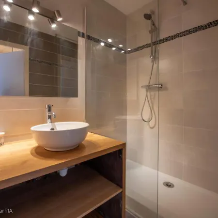 Plein Sud , Centre Station , Pied Des Pistes , Parking ,wifi , 30 M2 , 4p *